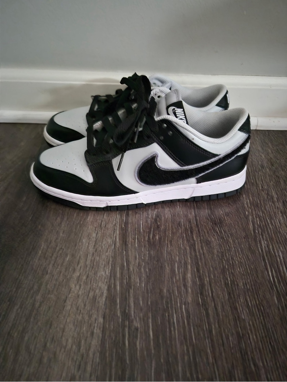 Nike Dunks Low Black/Light Gray/White Size 9